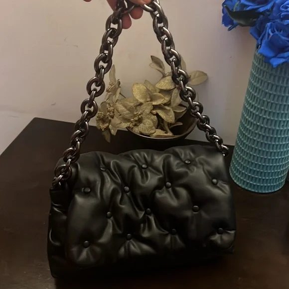 Zara brand new bag. Faux leather. Formal and super classy. Never used. - Picture 5 of 5